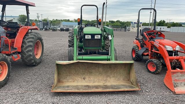 Image of John Deere 5205 equipment image 1