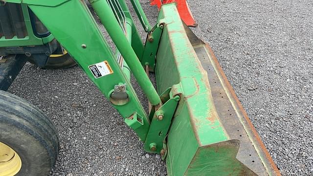 Image of John Deere 5205 equipment image 4