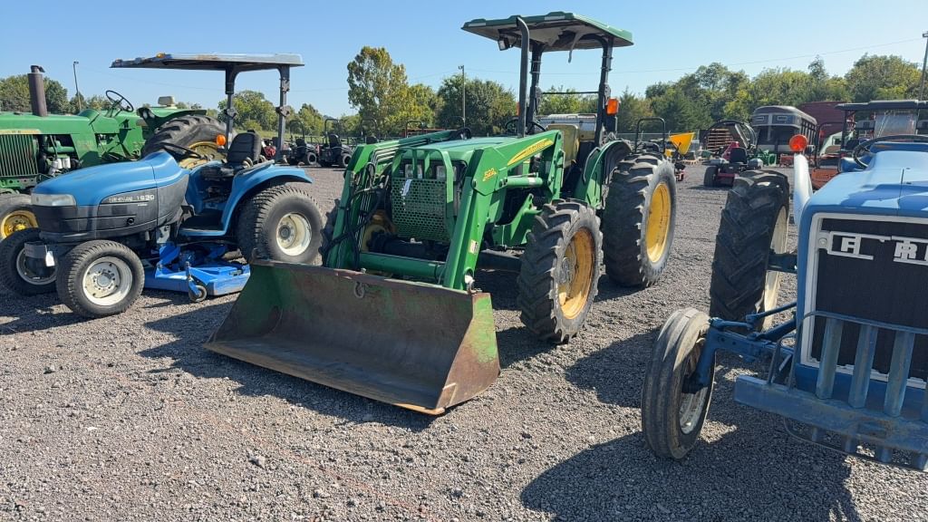 John Deere 5205 Equipment Image0