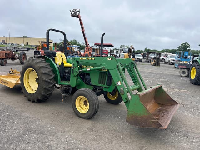 Image of John Deere 5205 equipment image 1