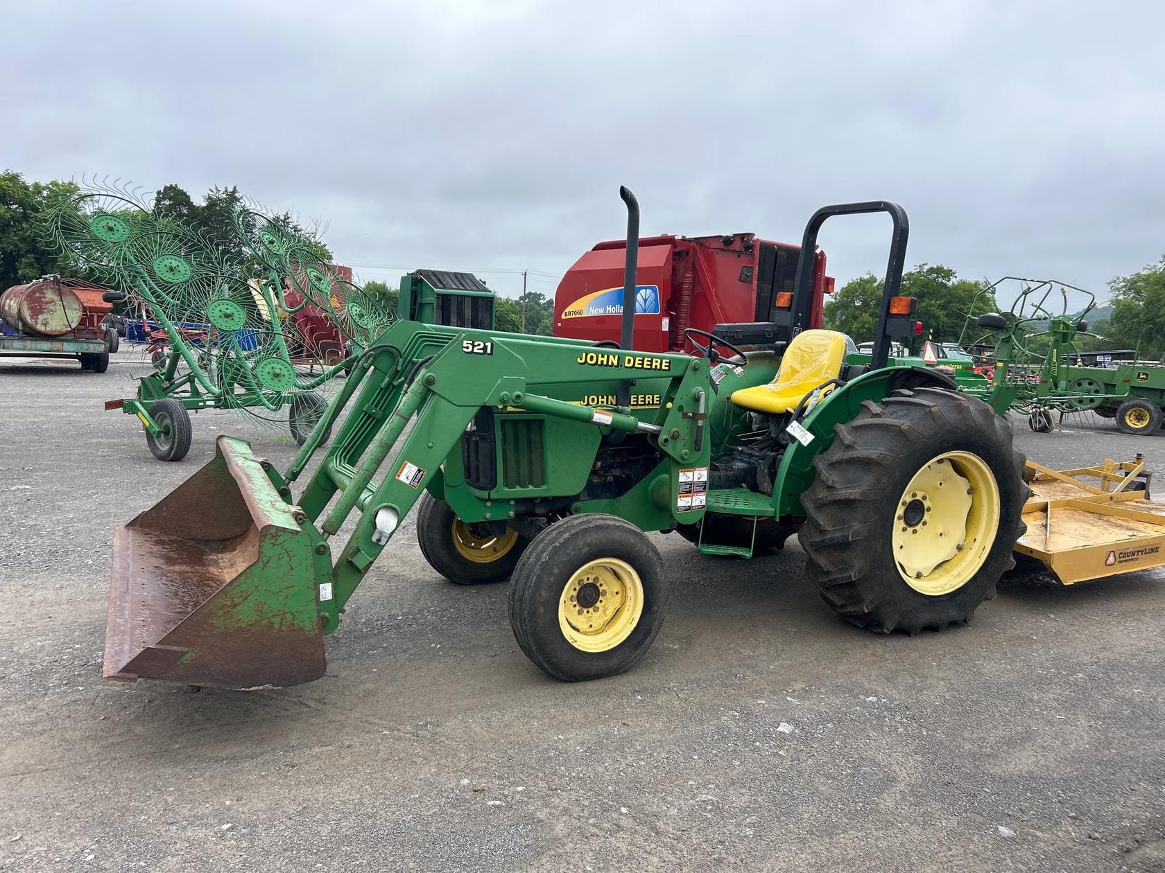 John Deere 5205 Equipment Image0