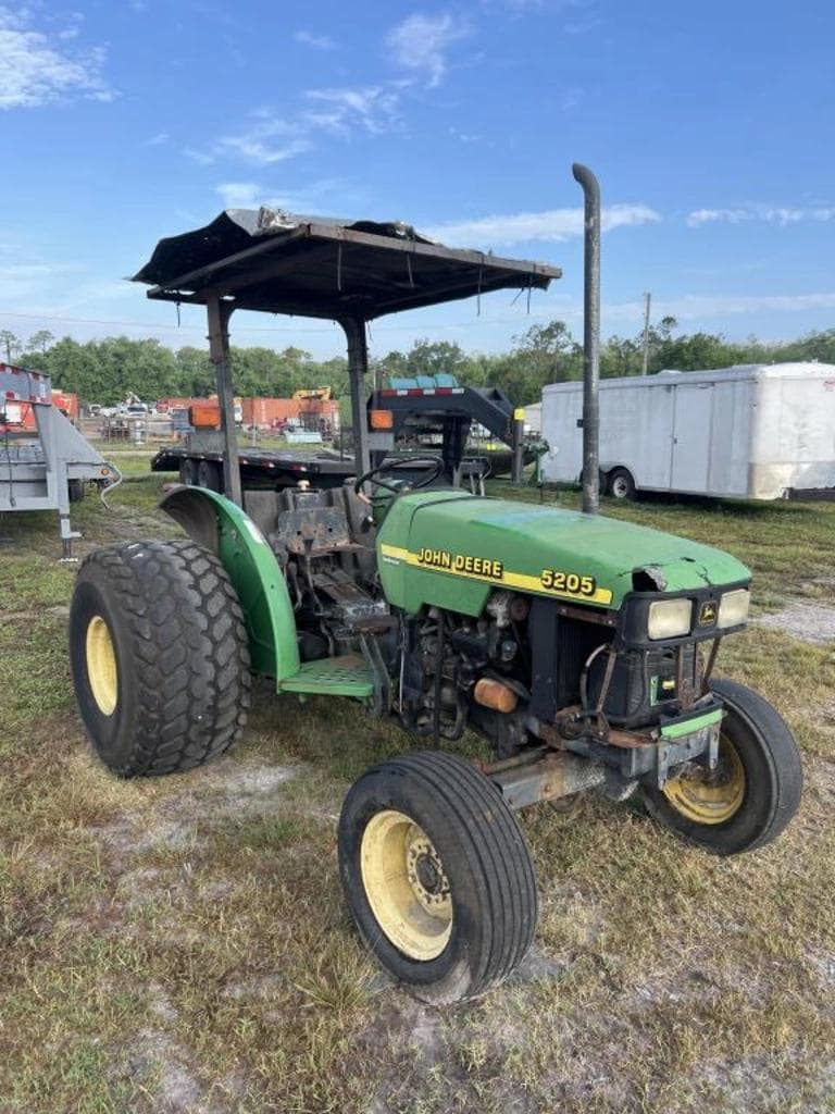 Image of John Deere 5205 Primary image