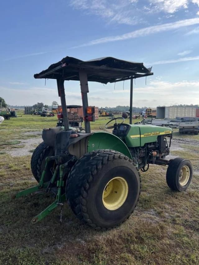 Image of John Deere 5205 equipment image 1