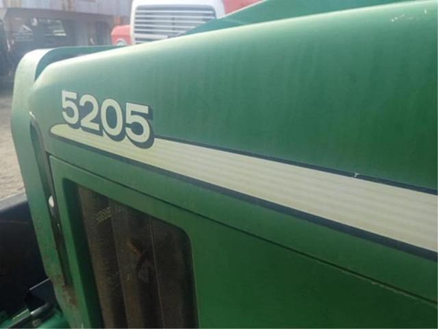 Image of John Deere 5205 equipment image 1