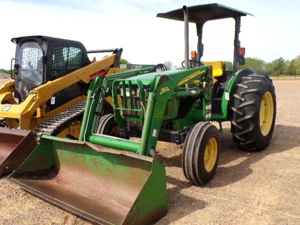 John Deere 5205 Equipment Image0