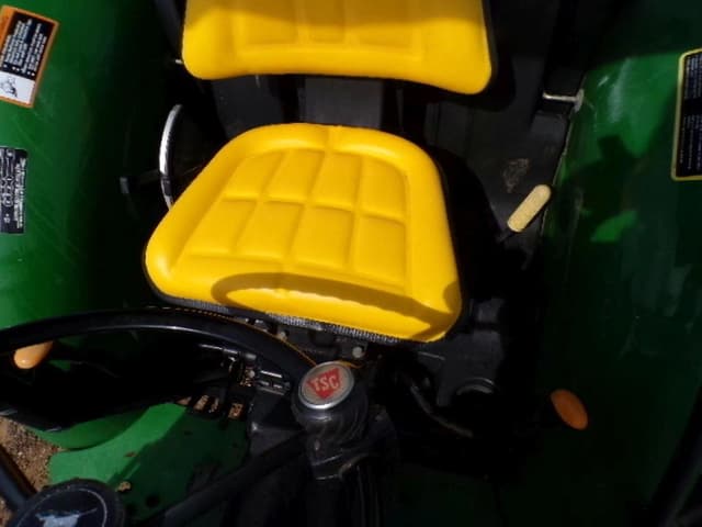 Image of John Deere 5205 equipment image 4