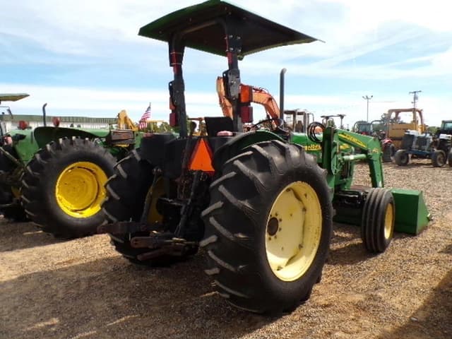 Image of John Deere 5205 equipment image 2
