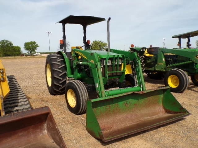 Image of John Deere 5205 equipment image 3