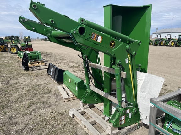 John Deere 520M Equipment Image0