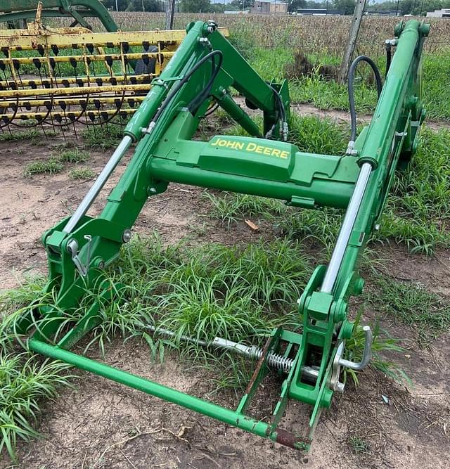 Image of John Deere 520M equipment image 1