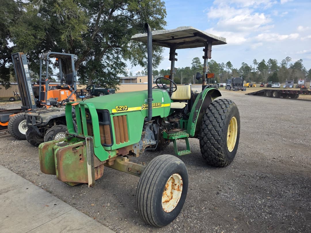 Image of John Deere 5210 Primary image