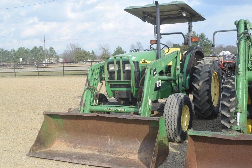 Image of John Deere 5210 Primary image