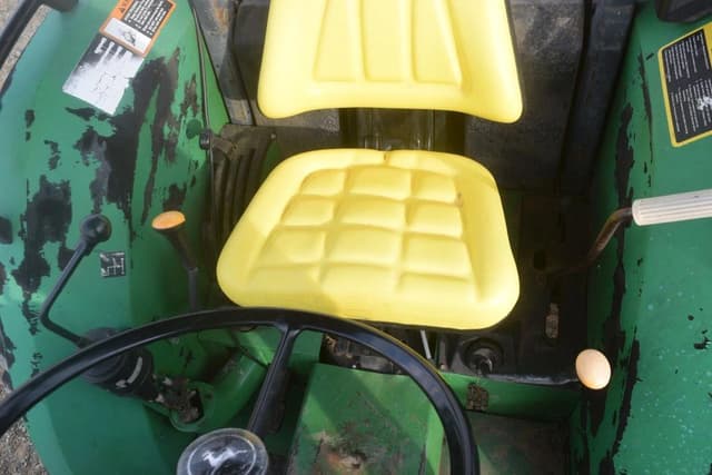 Image of John Deere 5210 equipment image 4