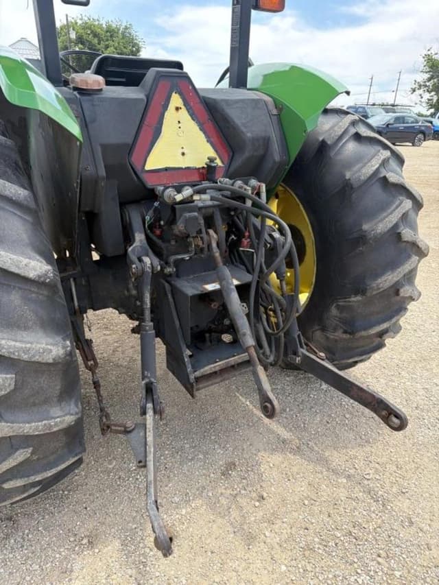 Image of John Deere 5210 equipment image 4