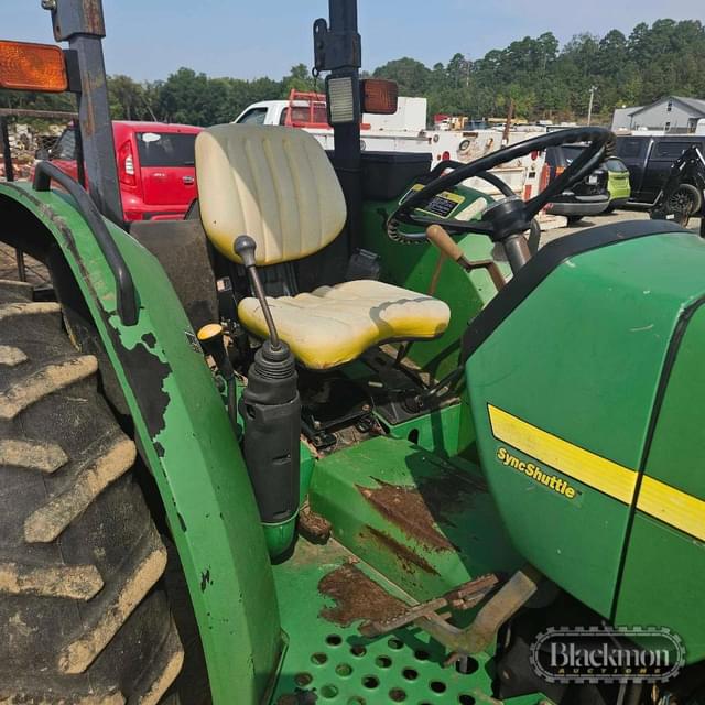 Image of John Deere 5210 equipment image 3