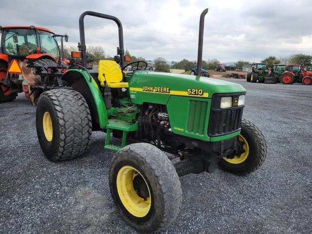 Image of John Deere 5210 equipment image 2