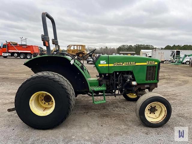 Image of John Deere 5210 equipment image 4