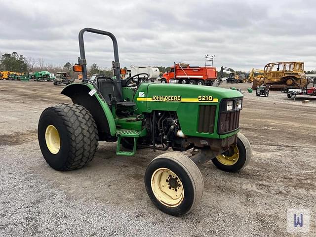 Image of John Deere 5210 equipment image 3