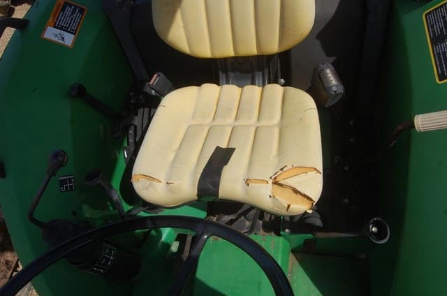 Image of John Deere 5210 equipment image 4