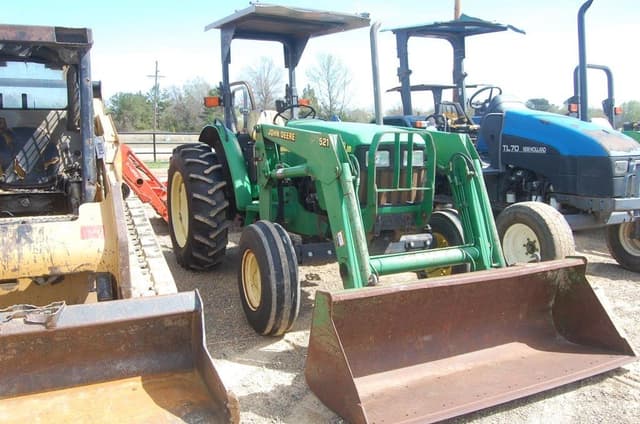 Image of John Deere 5210 equipment image 3