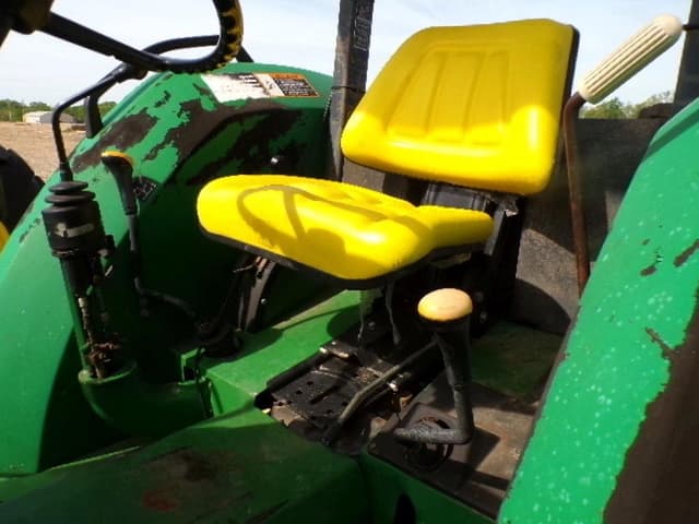 Image of John Deere 5210 equipment image 4