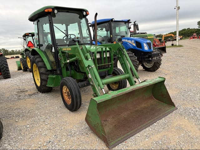 Image of John Deere 5220 equipment image 1