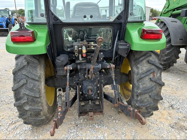 Image of John Deere 5220 equipment image 4