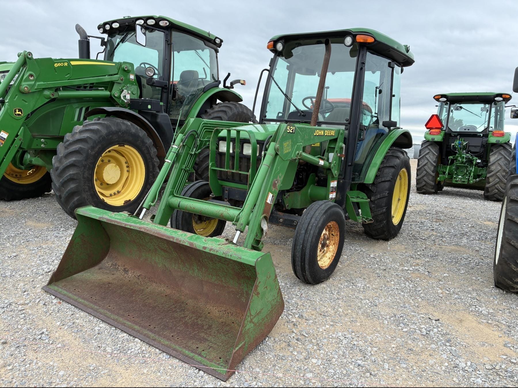 John Deere 5220 Equipment Image0