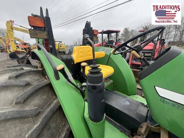 Image of John Deere 5220 equipment image 4