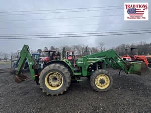 John Deere 5220 Image