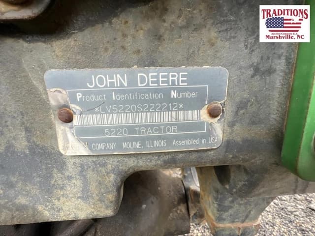 Image of John Deere 5220 equipment image 1
