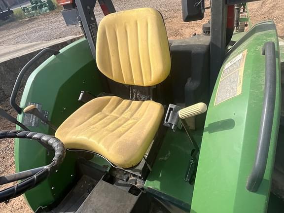 Image of John Deere 5220 equipment image 4