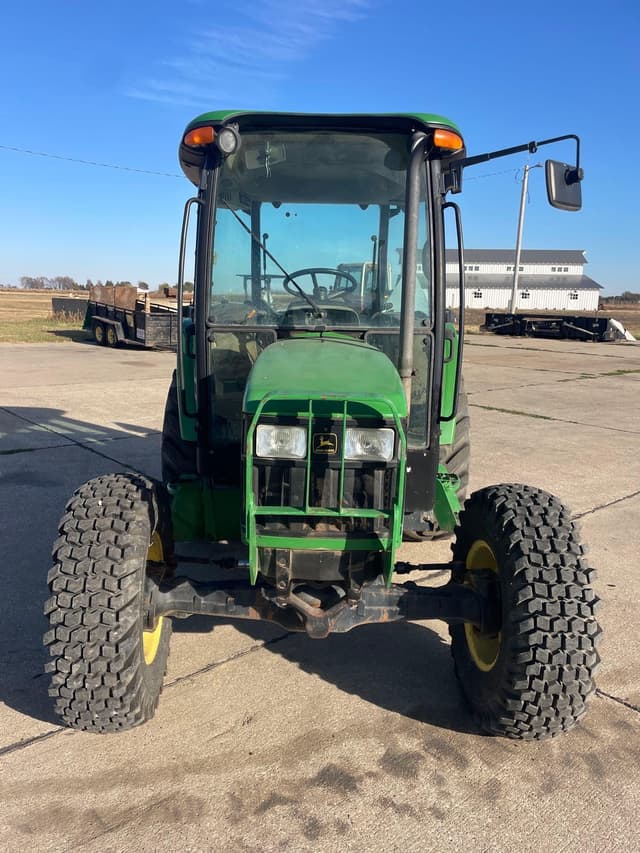 Image of John Deere 5220 equipment image 1