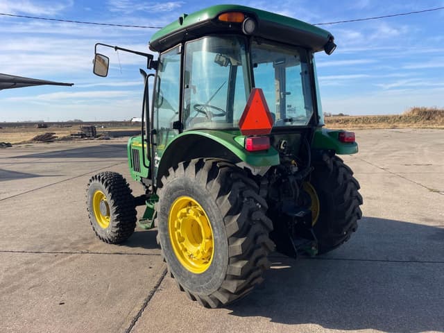 Image of John Deere 5220 equipment image 3