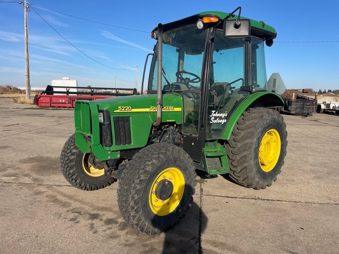 Image of John Deere 5220 Primary image