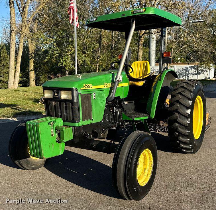 Image of John Deere 5220 Primary image