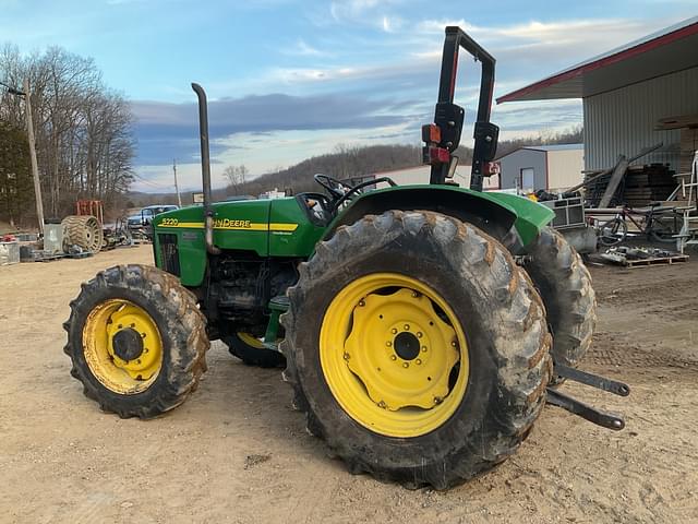 Image of John Deere 5220 equipment image 2