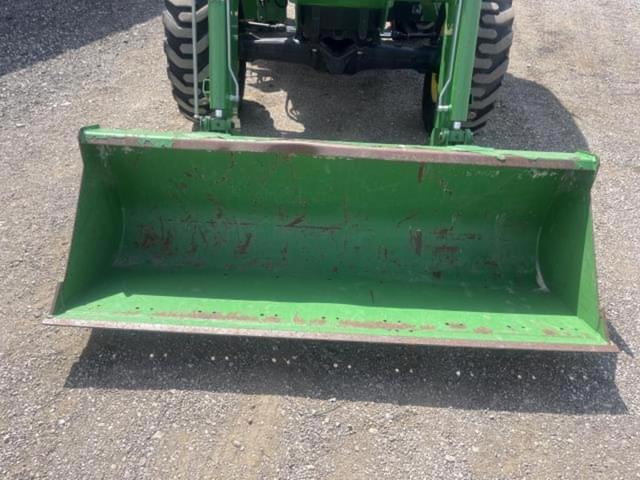 Image of John Deere 5220 equipment image 4