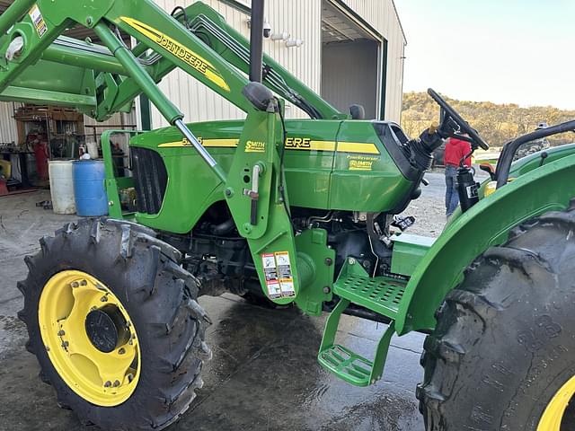 Image of John Deere 5225 equipment image 2