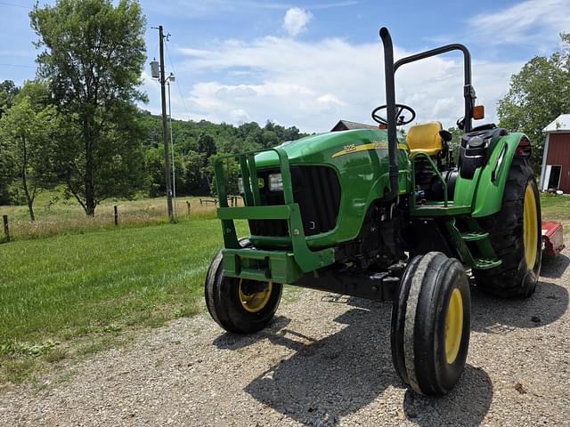 Image of John Deere 5225 equipment image 1