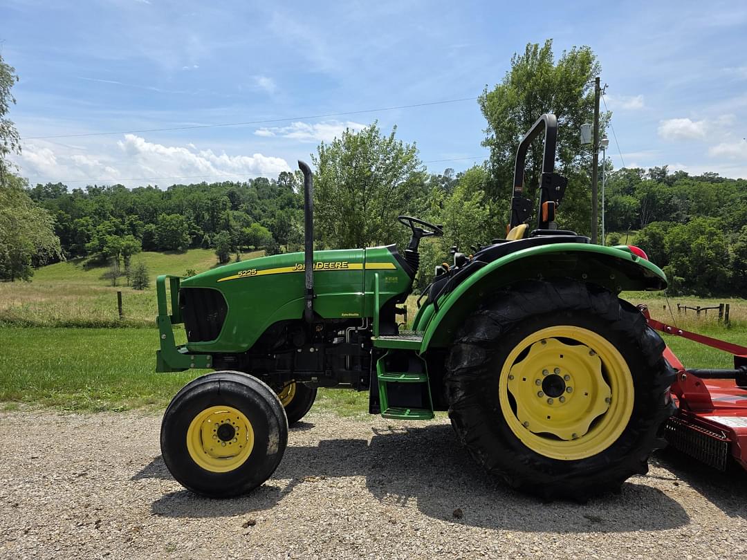 Image of John Deere 5225 Primary image