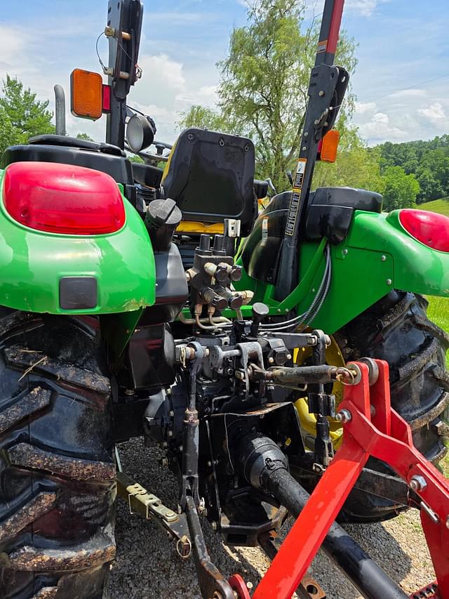 Image of John Deere 5225 equipment image 4