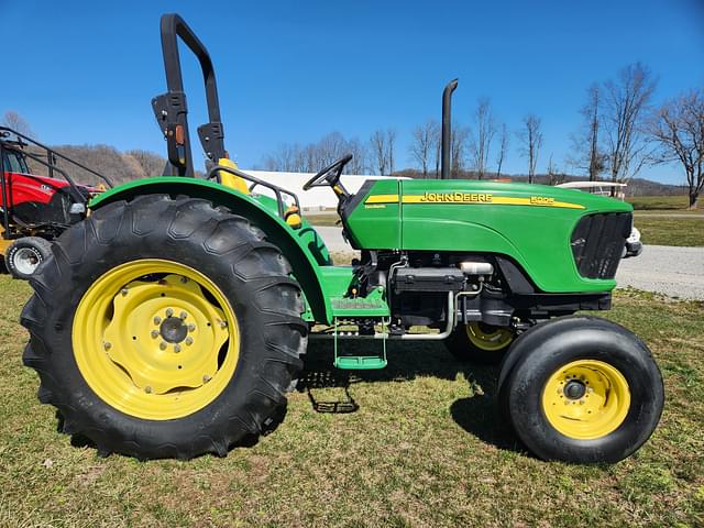 Image of John Deere 5225 equipment image 1