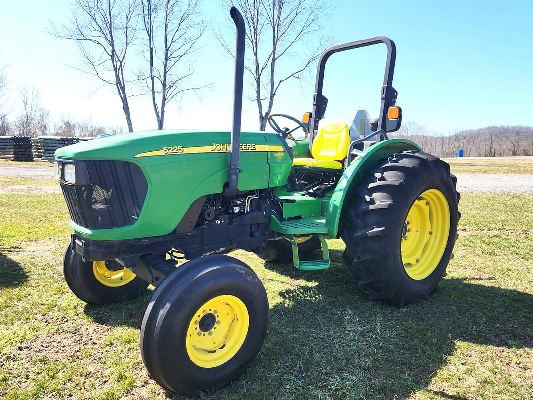 Image of John Deere 5225 Primary image