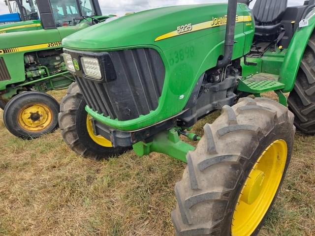 Image of John Deere 5225 equipment image 1
