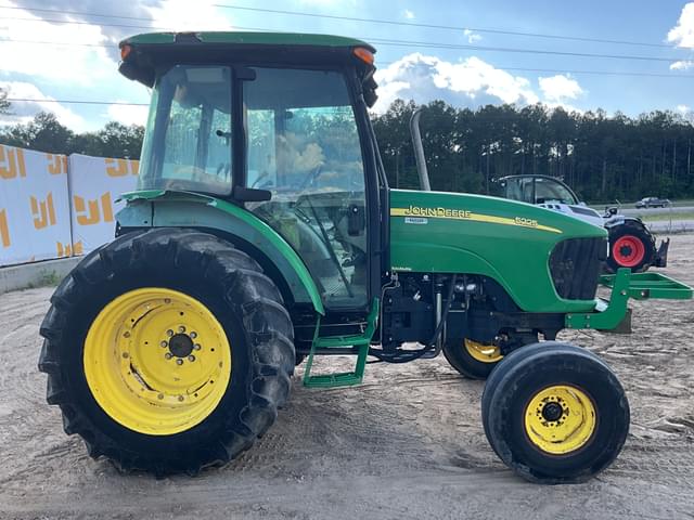 Image of John Deere 5225 equipment image 3