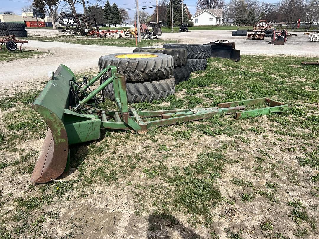 Image of John Deere 524 Primary image