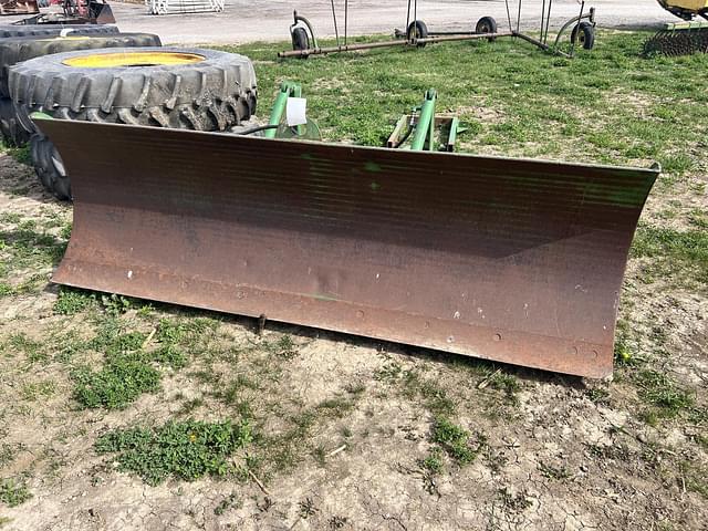 Image of John Deere 524 equipment image 1