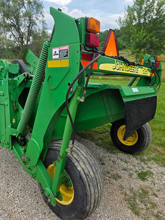 Image of John Deere 525 equipment image 3