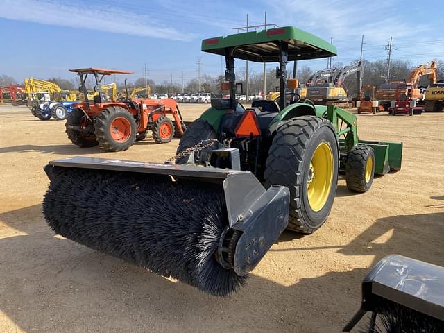 Image of John Deere 5300 equipment image 2